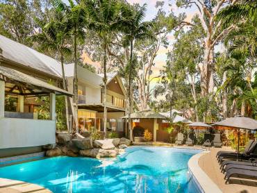 Paradise On The Beach Resort |  Paradise On The Beach Resort / Chamleon
