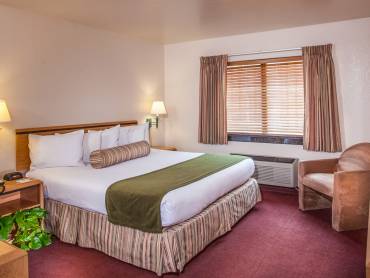Grand Canyon Plaza Hotel |  Christopher Marchetti, Grand Canyon Plaza Hotel / Chamleon