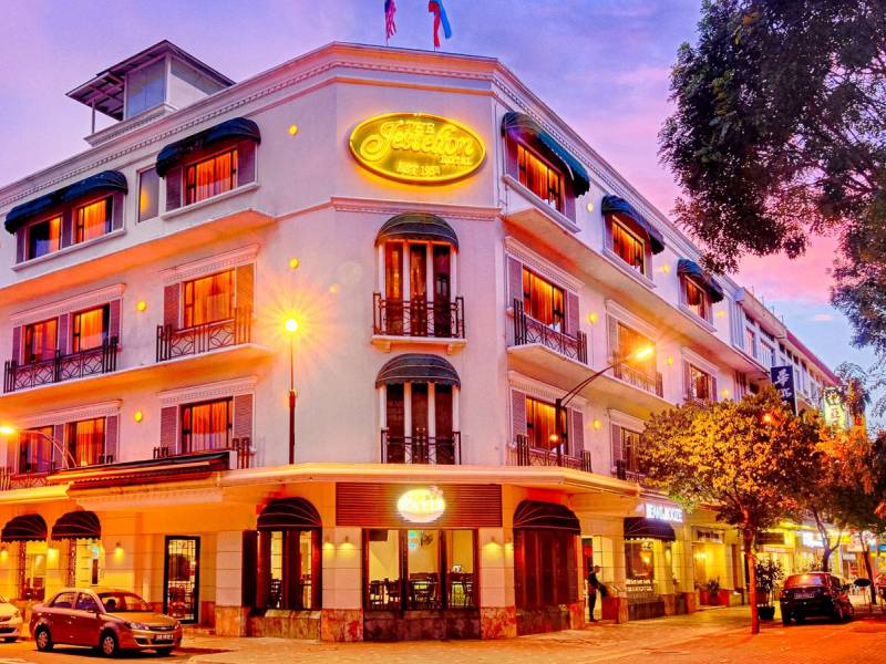 The Jesselton Hotel |  Melvin Migin, The Jesselton Hotel / Chamleon