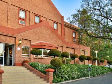 Road Lodge Rivonia  |  Paul Karnstedt, Road Lodge Rivonia / Chamleon