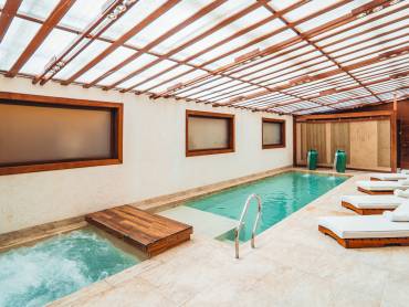 Pool |  Jardines de Uyuni / Chamleon