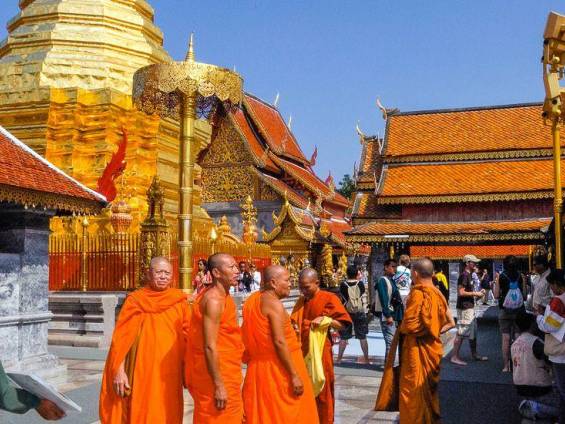 Mnche besuchen den Wat Phra That Doi Suthep |  Mathias Conze, Macopi / Chamleon