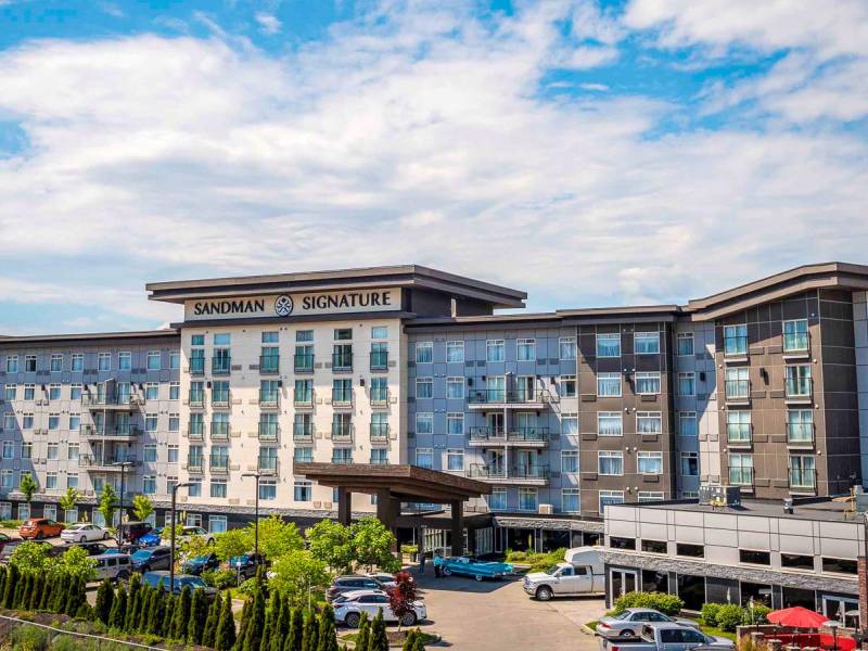 Sandman Signature Kamloops Hotel |  Sandman Signature Kamloops Hotel / Chamleon