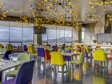Restaurant |  DoubleTree by Hilton Guayaquil / Chamleon