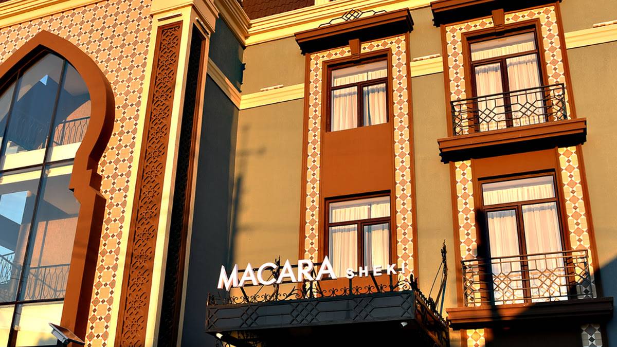 Macara Sheki City Hotel |  Macara Sheki City Hotel / Chamleon