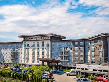 Sandman Signature Kamloops Hotel |  Sandman Signature Kamloops Hotel / Chamleon