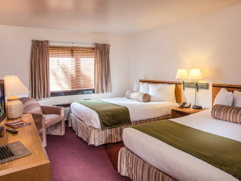 Grand Canyon Plaza Hotel |  Christopher Marchetti, Grand Canyon Plaza Hotel / Chamleon