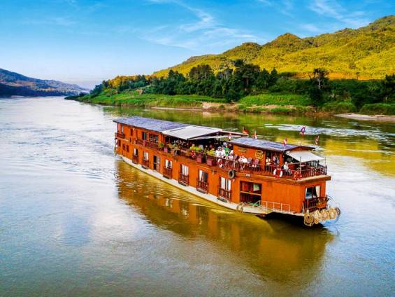 Flusskreuzfahrtschiff Mekong Sun |  Dennis Schmelz, Lernidee / Chamleon