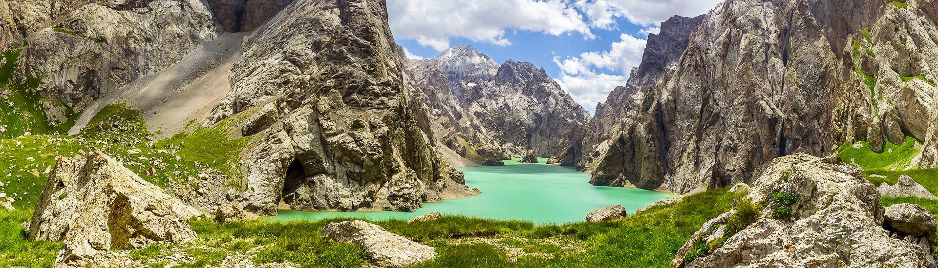 Bergsee |  Vasca, iStockphoto / Chamleon