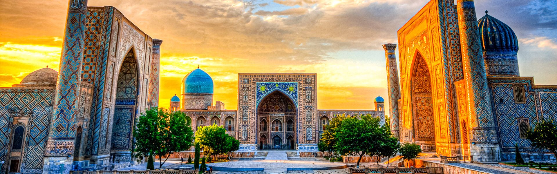 Der Registan-Platz bei Sonnenuntergang in Samarkand | @ Didier Marti, iStockphoto / Chamleon