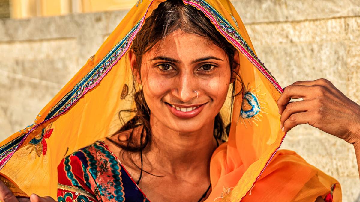 Junge indische Frau | © Bartosz Hadyniak, iStockphoto.com / Chamäleon Junge indische Frau | © Bartosz Hadyniak, iStockphoto.com / Chamäleon