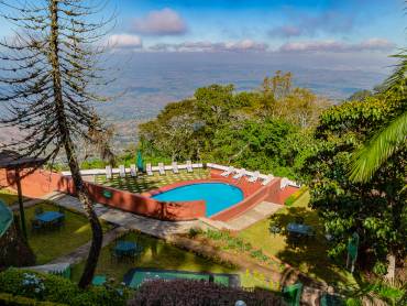 Ku Chawe Inn  |  Simba, Ku Chawe Inn / Chamleon